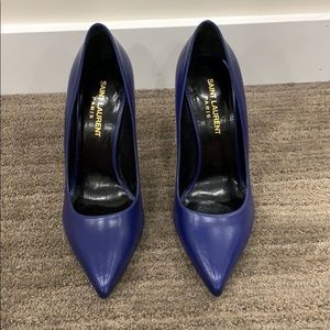 Saint Laurent Anja pump in blue